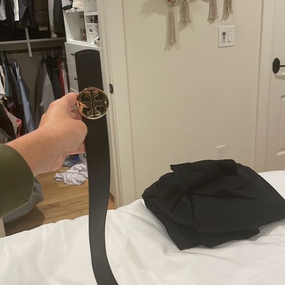 Tory Burch cute revers-able belt - Picture 2 of 4
